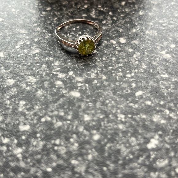 Peridot Ring - Picture 3 of 3